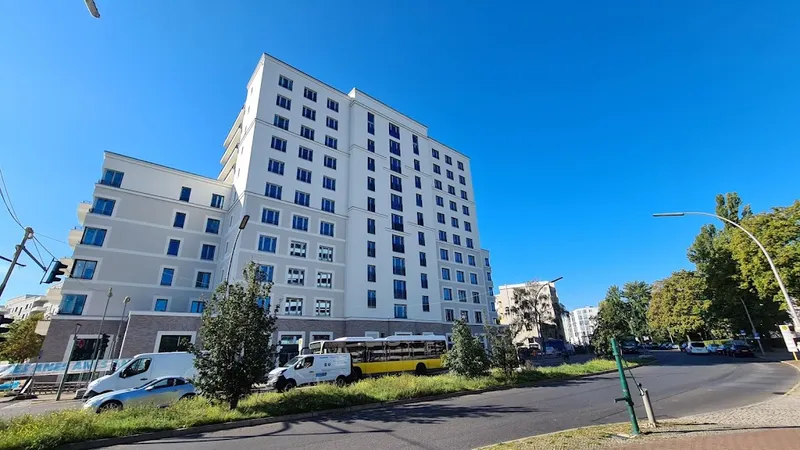 Schönes, helles und möbliertes 1,5-Zimmer-Apartment in Spandau-Haselhorst zu vermieten — photo 1